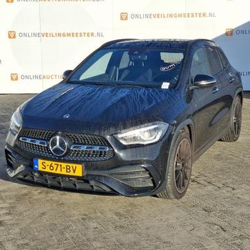 Personenauto Mercedes Benz, GLA-klasse 180 AMG Line, zwart b beschikbaar voor biedingen