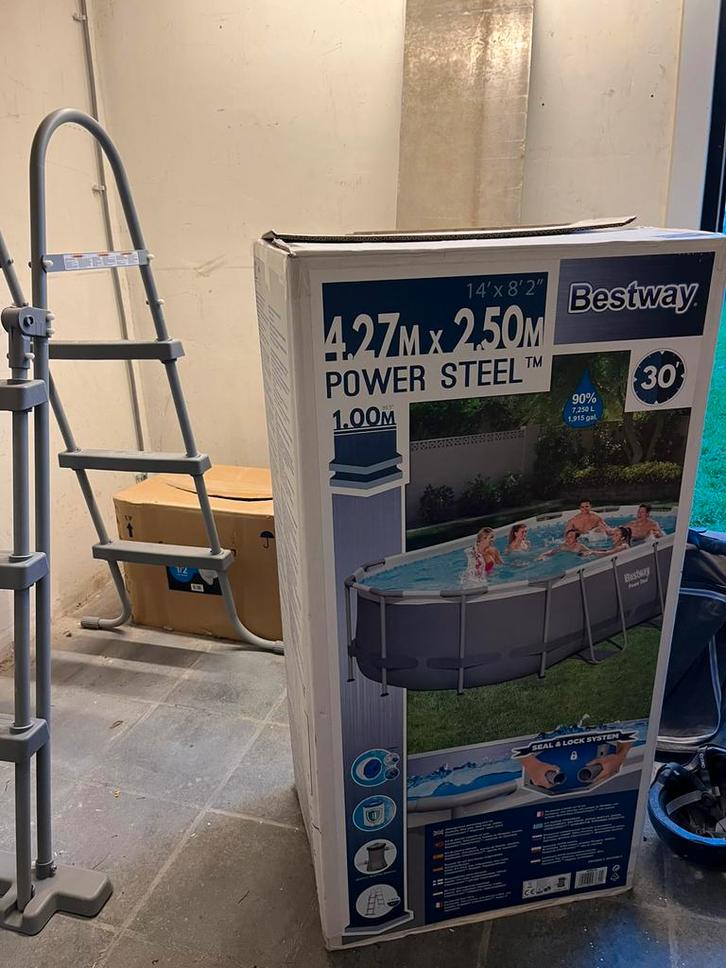 Zwembad, Tuin en Terras, Zwembad-toebehoren, Zo goed als nieuw, Ladder, Ophalen