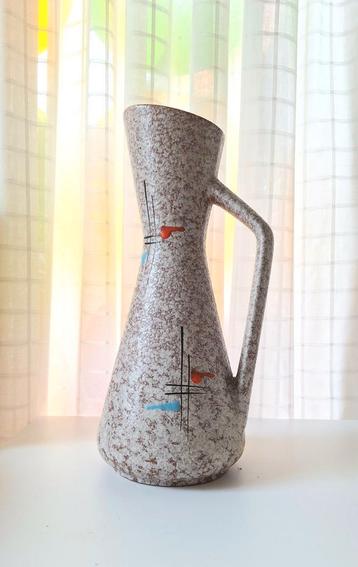 Vase en céramique Vintage Foreign disponible aux enchères