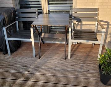2 tuinstoelen + tafel beschikbaar voor biedingen