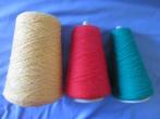 Lot garen op bobijn machine-of hand breien wit, rood, geel.., Hobby en Vrije tijd, Breien en Haken, Ophalen of Verzenden, Breien