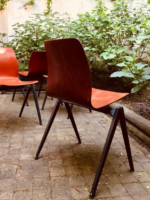 Galvanitas S22 - recht uit de ’70’s, Huis en Inrichting, Stoelen, Gebruikt, Vijf, Zes of meer stoelen, Hout, Metaal, Zwart, Ophalen