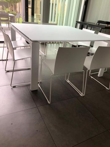 Design eettafel Joli – 150 x 150 cm – wit gelakt glas beschikbaar voor biedingen