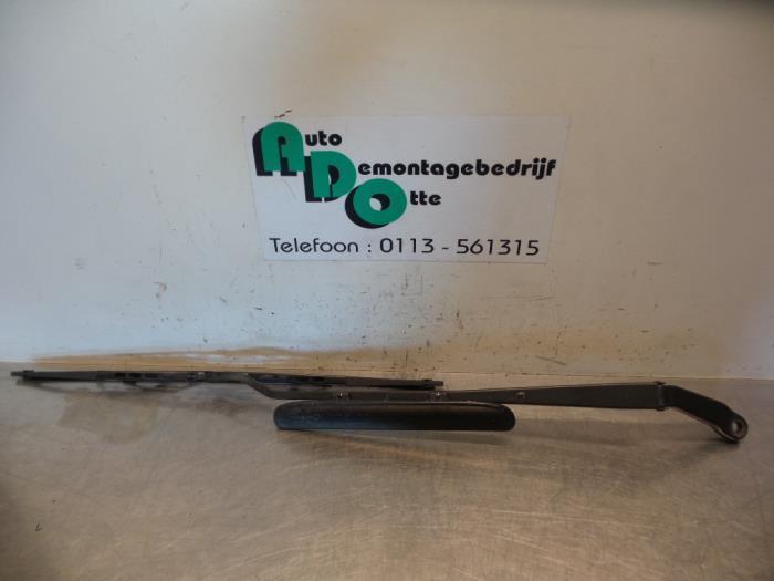 Ruitenwisserarm voor van een Honda Civic (Civic 95-), Auto-onderdelen, Ruiten en Toebehoren, Honda, Gebruikt, 3 maanden garantie
