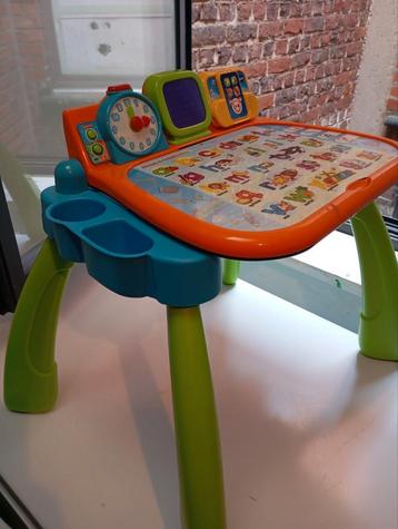 table de jeux pour enfants  beschikbaar voor biedingen