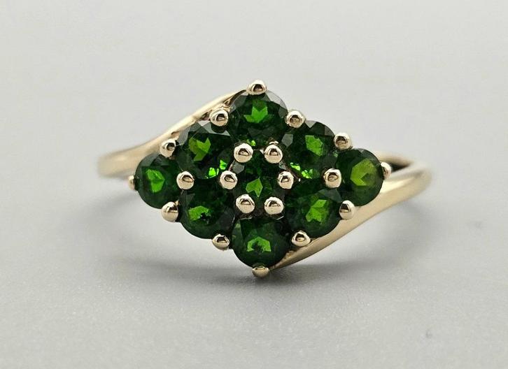 Gouden Vintage ring met edelsteen smaragd. 2024/182., Handtassen en Accessoires, Ringen, Zo goed als nieuw, Dame, 19 tot 20, Groen