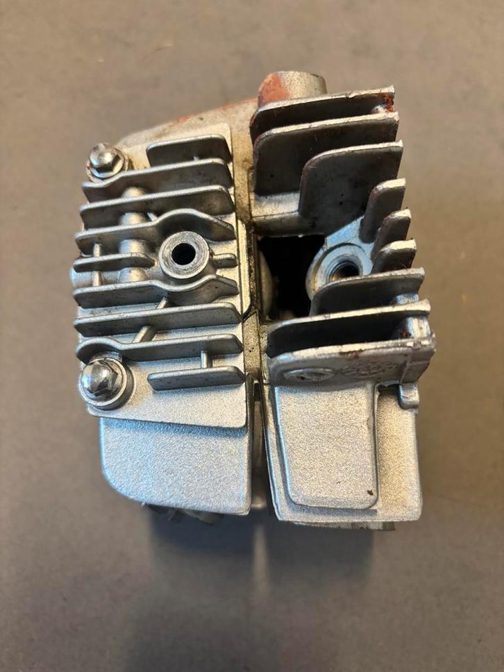 Cilinder kop - Cilinder head (voor 50/125cc), Autos : Pièces & Accessoires, Moteurs & Accessoires, Utilisé, Enlèvement ou Envoi