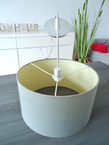 Massive grijze hanglamp beschikbaar voor biedingen