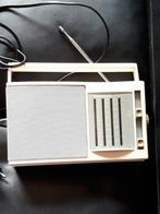 VINTAGE GRUNDIG  AVEC FM EN FONCTION NEUF 220volts, Antiquités & Art, Envoi