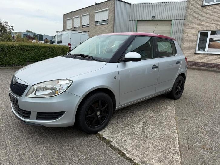 SKODA FABIA 1.2 ESSENCE EN 2010 158000 KM EURO 5, Autos, Skoda, Entreprise, Achat, Fabia, Verrouillage central, Radio, Essence
