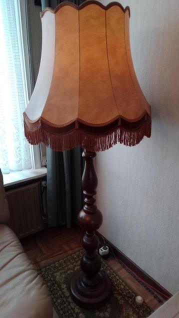 Staande lamp beschikbaar voor biedingen