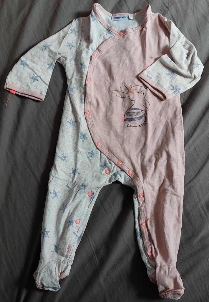2 pyjamas roses 12 mois - Noukie's-Grain de blé, Kinderen en Baby's, Babykleding | Maat 80, Gebruikt, Meisje, Nacht- of Onderkleding