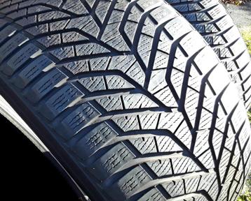 2 pneus hiver 285/35ZR21 105V Yokohama avec 5,5 mm beschikbaar voor biedingen