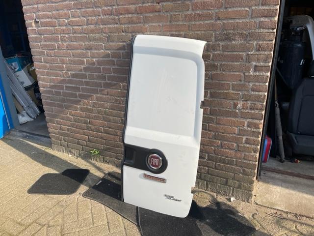 ACHTERDEUR RECHTS wit Fiat Doblo (263) (01-2010/12-2023), Auto-onderdelen, Carrosserie, Deur, Fiat, Achter, Rechts, Gebruikt
