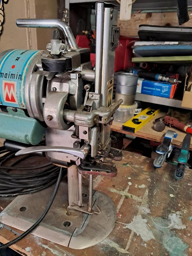 Schuimrubberzaag, Ophalen