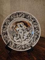porseleinen bord met het merkteken 'Capodimonte ITALY', Ophalen of Verzenden