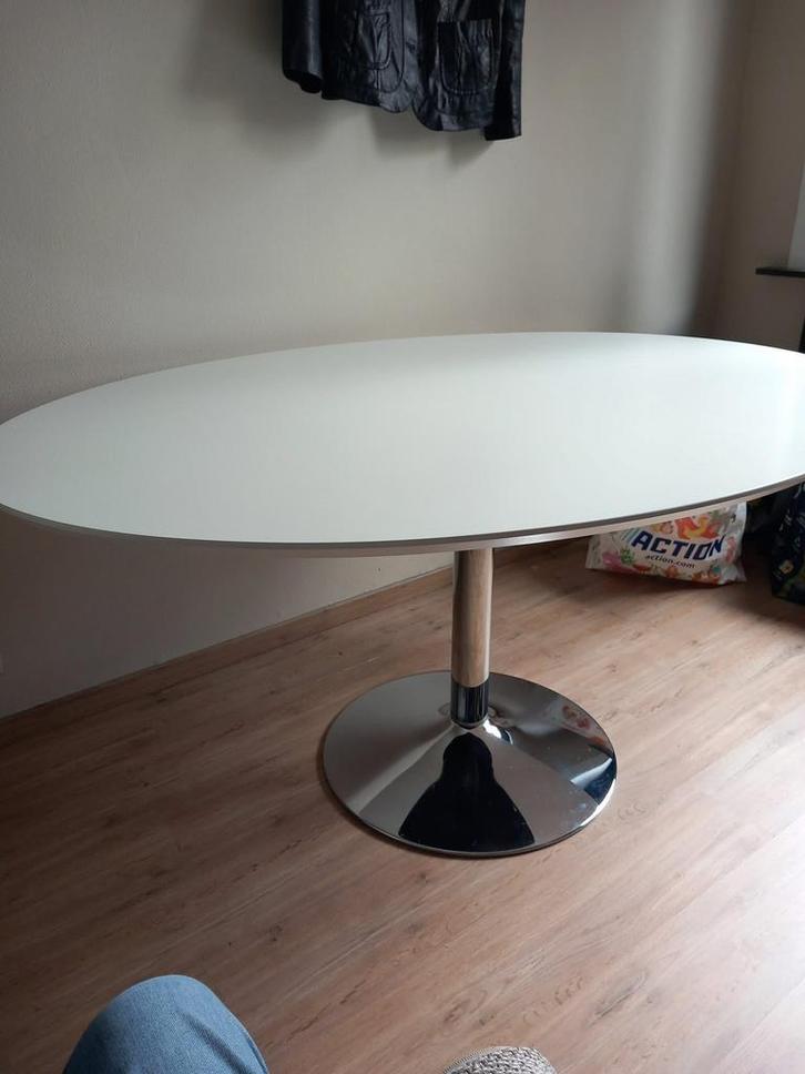 Te koop: Mooie ronde tafel + 4 stoelen, Huis en Inrichting, Tafels | Eettafels, Zo goed als nieuw, Ophalen