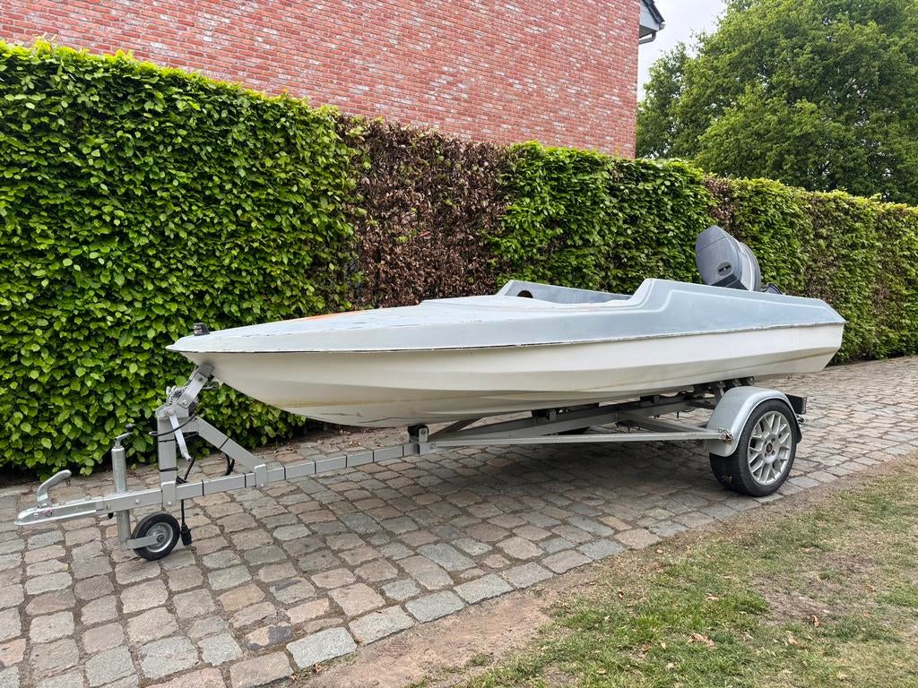 Speedboot met 60pk yamaha en boss radio (voor opmaak), Watersport en Boten, Ophalen, Zo goed als nieuw, Minder dan 70 pk, 3 tot 6 meter