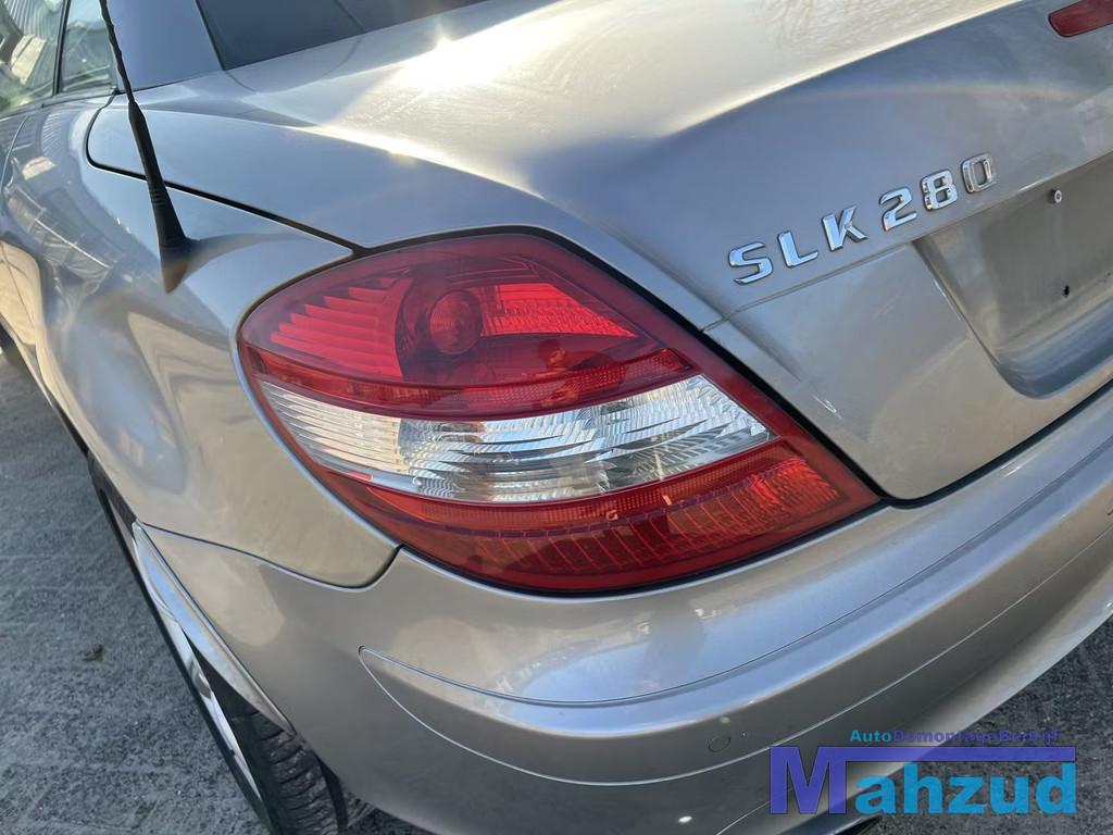 MERCEDES SLK R171 Bruin C723 links achterlicht 2005-2011, Gebruikt, Mercedes-Benz AG, Mercedes-Benz, Mercedesstrasse 120
70372  Stuttgart, DE