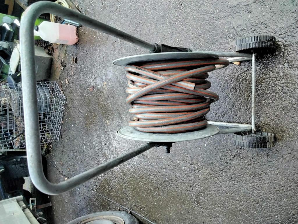 Dévidoir avec tuyau et embout, Enlèvement, Dévidoir