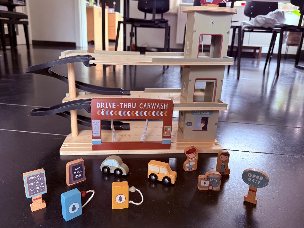 Garage / carwash Little Dutch, Enfants & Bébés, Jouets | Jouets en bois, Comme neuf, Autres types, Enlèvement