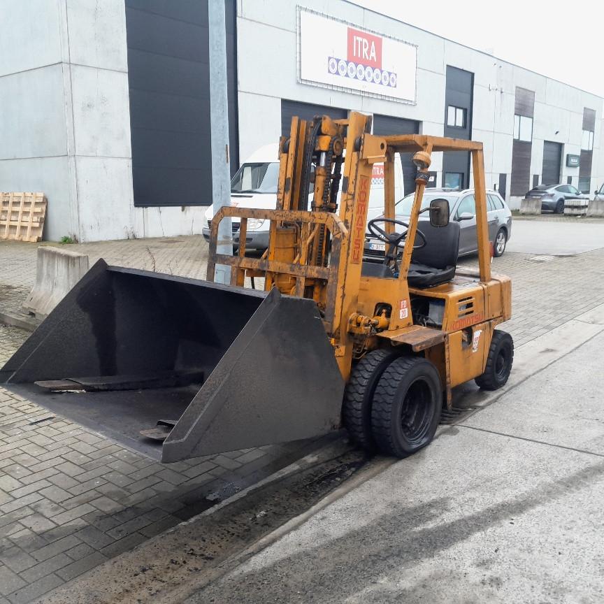 Komatsu FD20 diesel heftruck met Isuzu 4 cilinder, Zakelijke goederen, Machines en Bouw | Heftrucks en Intern transport, Heftruck