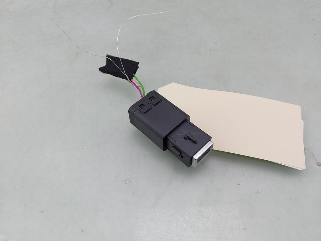 AUX/USB POORT Toyota ProAce City (01-2019/02-2024), Auto-onderdelen, Overige Auto-onderdelen, Toyota, Gebruikt