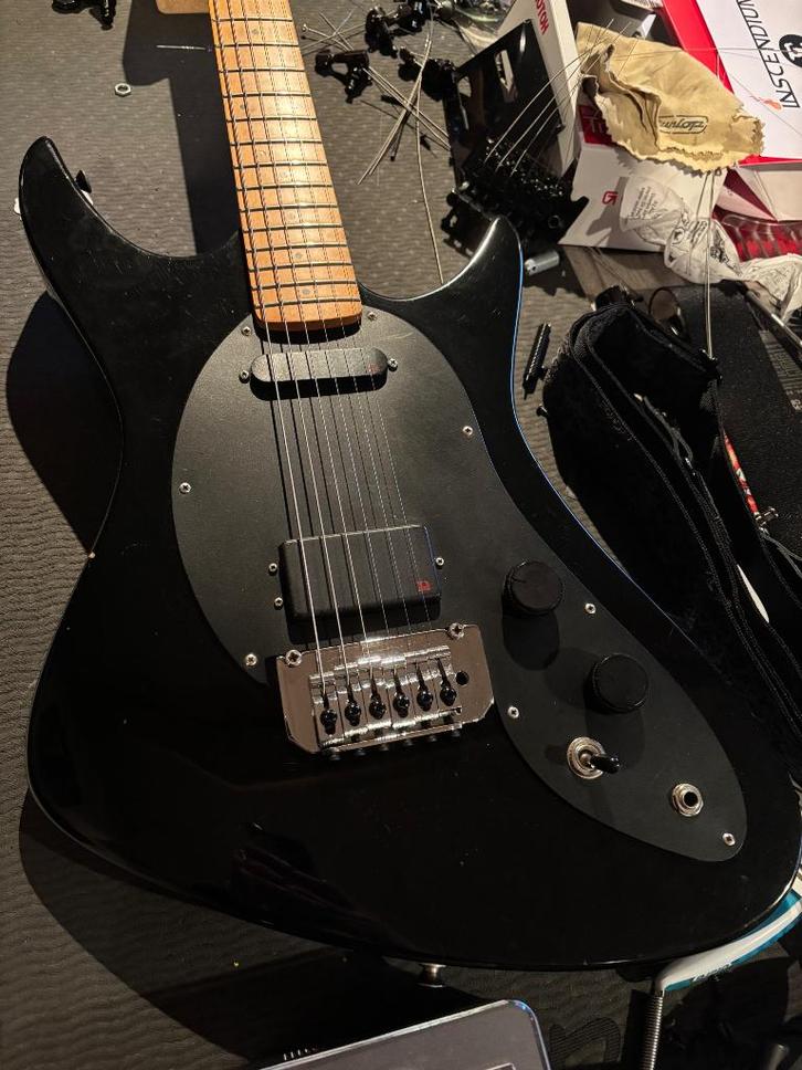 Quest Atak 1, Musique & Instruments, Instruments à corde | Guitares | Électriques, Utilisé, Solid body, Autres marques, Enlèvement ou Envoi