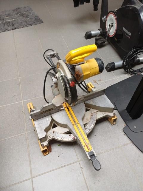 dewalt telescopische afkortzaag DW712, Doe-het-zelf en Bouw, Gereedschap | Zaagmachines, Ophalen, Gebruikt, 70 mm of meer, Dewalt