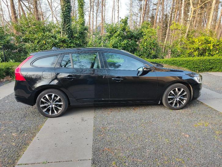 Volvo V60 - Édition noire -, Autos, Volvo, Particulier, V60, ABS, Airbags, Air conditionné, Alarme, Bluetooth, Ordinateur de bord
