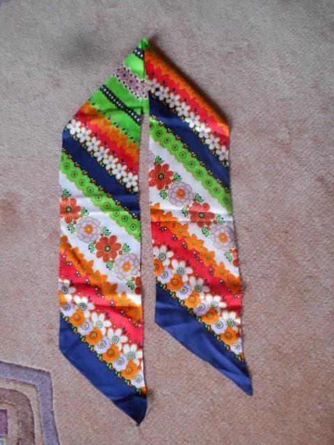 foulards neufs ou presque neufs 50 cents maximum 5€, Vêtements | Femmes, Bonnets, Écharpes & Gants, Neuf, Écharpe, Enlèvement ou Envoi