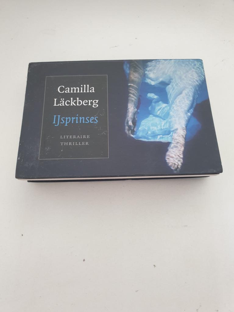 Camilla Läckberg - IJsprinses DWARSLIGGER NR 30, Boeken, Thrillers, Ophalen of Verzenden