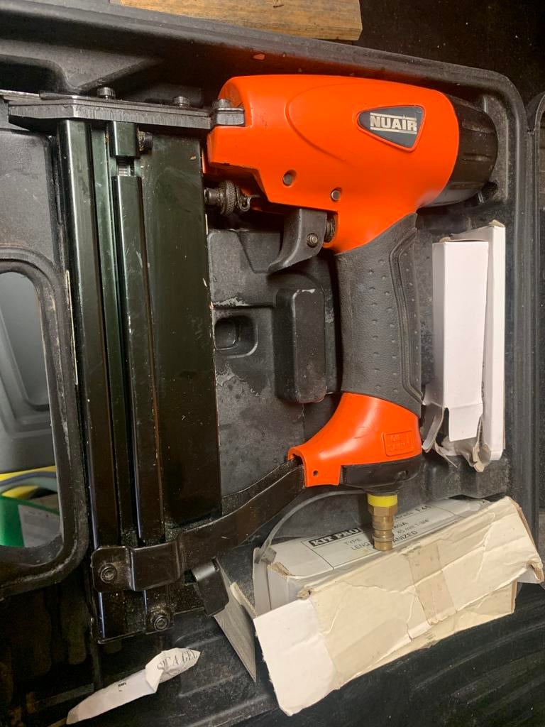 Pneumatisch nagelpistool nuair, Ophalen, Zo goed als nieuw