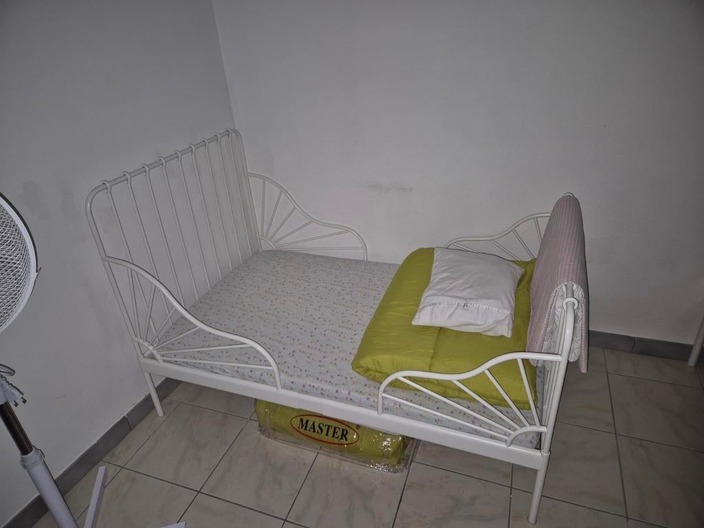 Lit en métal blanc, Enlèvement, Comme neuf, Matelas