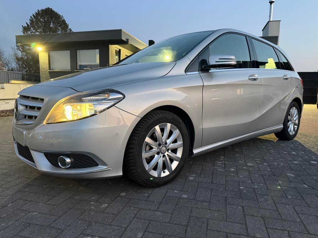 MERCEDES B180 i benzine LEDER AIRCO RADIO BLUETOOTH 30.000KM, Auto's, Mercedes-Benz, Bedrijf, Te koop, B-Klasse, ABS, Airbags