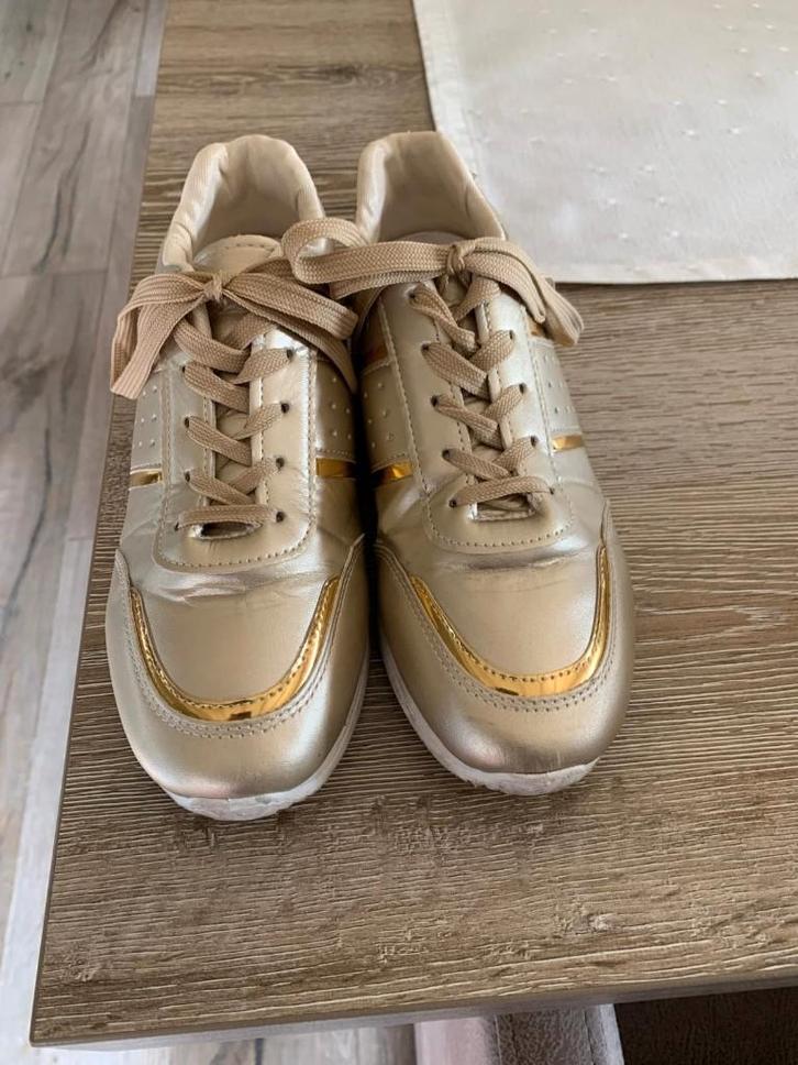 Baskets pour femmes peu portées taille 37, Vêtements | Femmes, Chaussures, Comme neuf, Sneakers et Baskets, Enlèvement ou Envoi