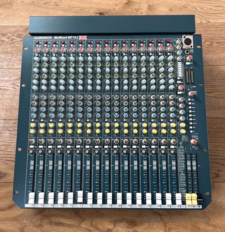 Allen & Heath MixWizard WZ3 16:2 + Dust saver + Manual, Musique & Instruments, Tables de mixage, Comme neuf, 10 à 20 canaux, Entrée micro