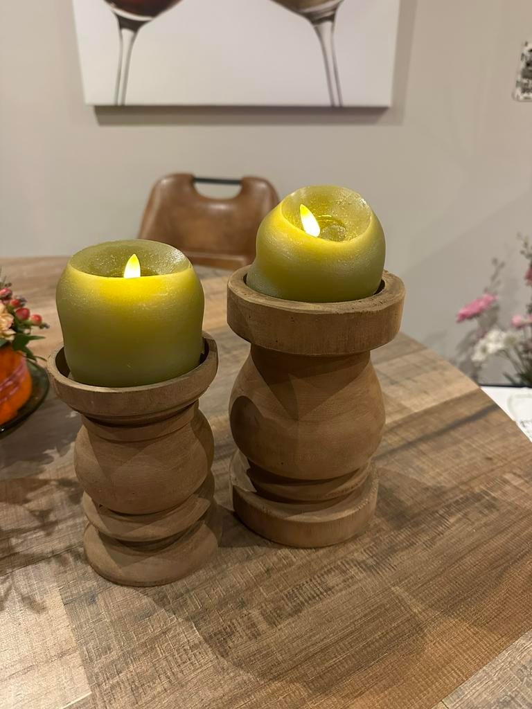 2 houten kandelaars elektrische kaarsen echt kaarsvet, Ophalen of Verzenden, Zo goed als nieuw