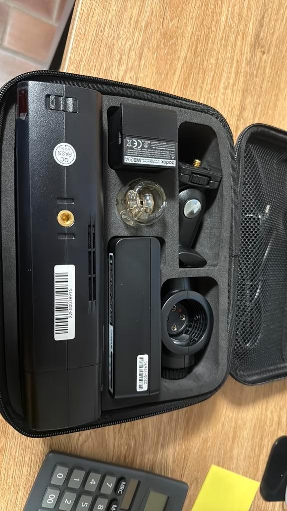 Godox AD200 pro TTL en parfait état, TV, Hi-fi & Vidéo, Photo | Studio photo & Accessoires, Comme neuf, Enlèvement