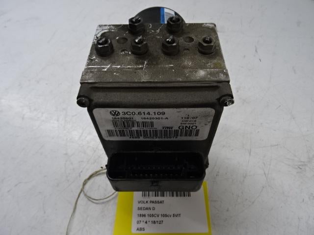 BLOC ABS (FREINS ANTI-BLOCAGE) Passat (3C2) (3C0614109), Volkswagen, Mevr. I. Hauben, Utilisé, Rue de l'Espoir 34 34
4030  GRIVEGNÉE, BE