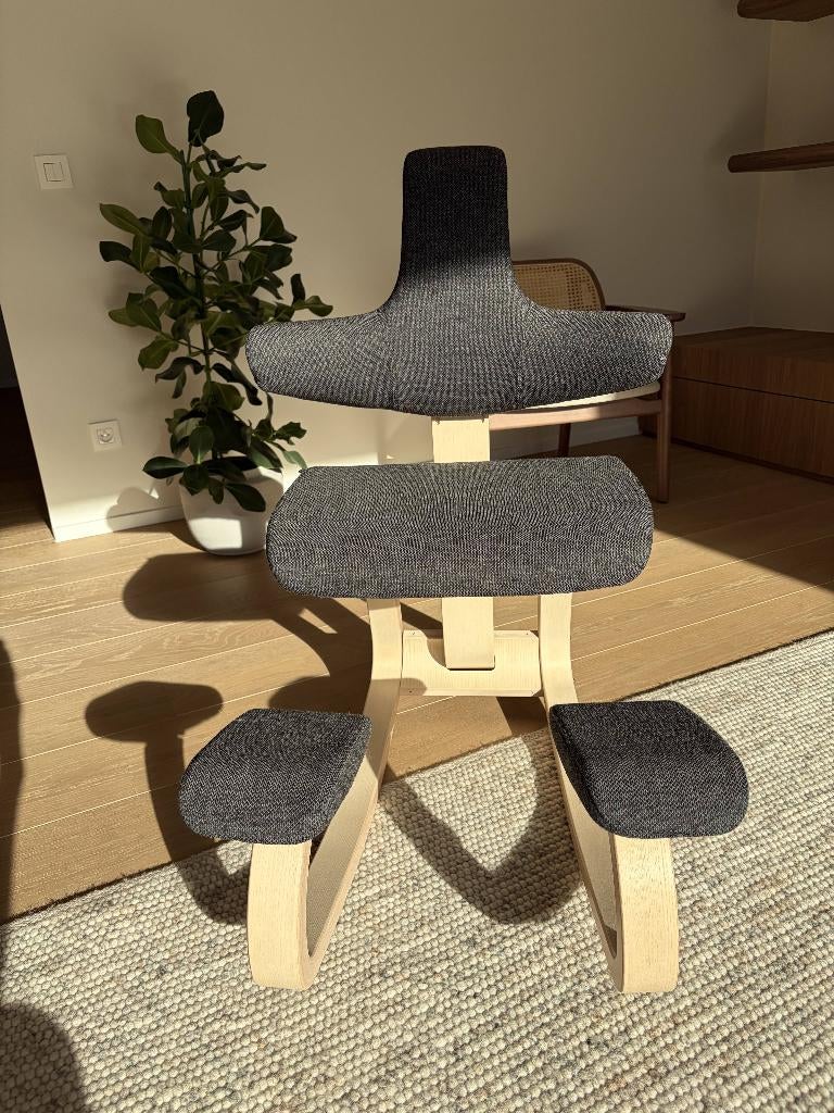 Variér Thatsit kniestoel Rug Naturel Re-wool Zwart, Comme neuf, Enlèvement, Chaise de bureau, Ergonomique