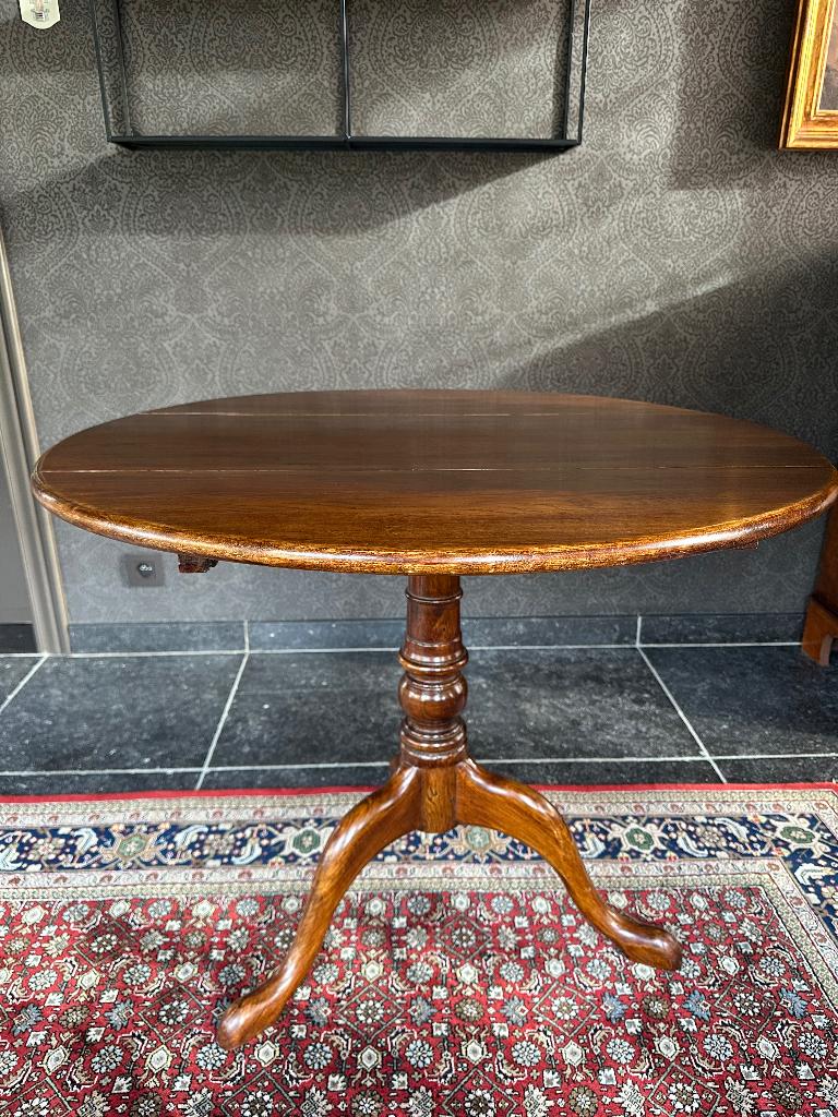 Ronde tafel type hangoor, Enlèvement