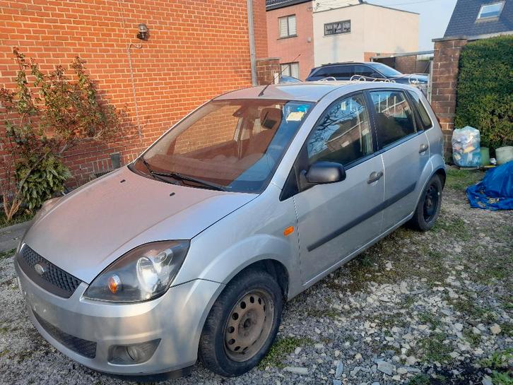 Ford fiesta 14 cdti 2006, Autos, Ford, Particulier, Fiësta, Diesel, Euro 4, Autre carrosserie, 5 portes, Boîte manuelle, Argent ou Gris