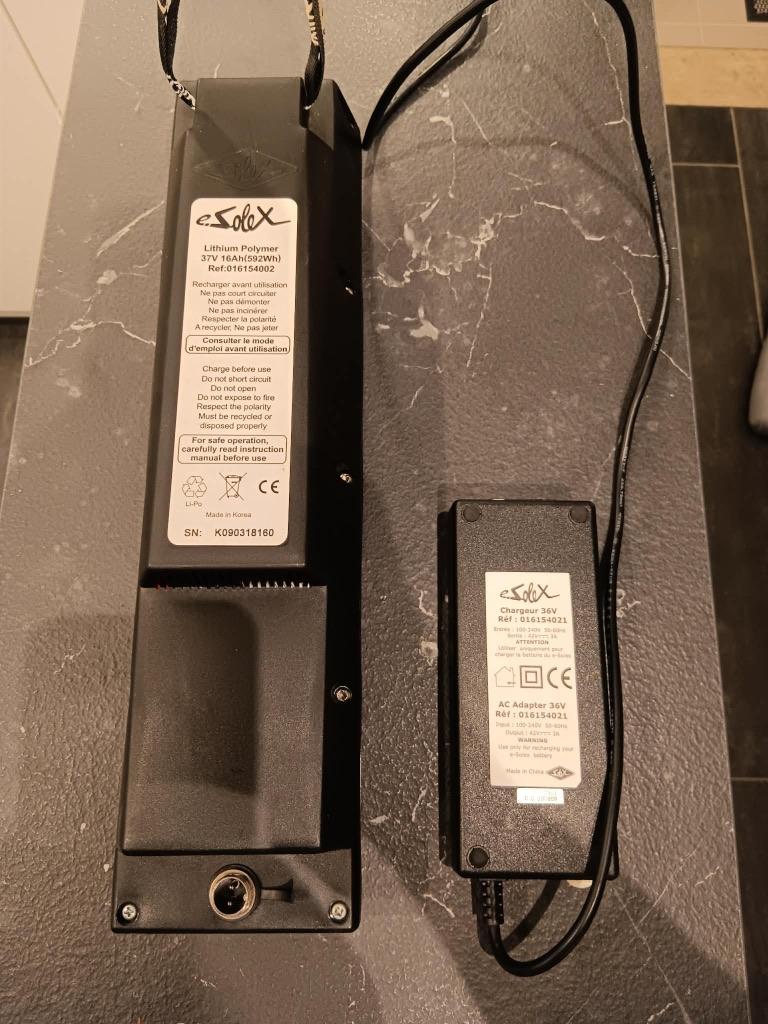 Batterij en lader voor E-solex, Fietsen en Brommers, Brommeronderdelen | Scooters, Ophalen, Gebruikt, Overige typen, Overige merken