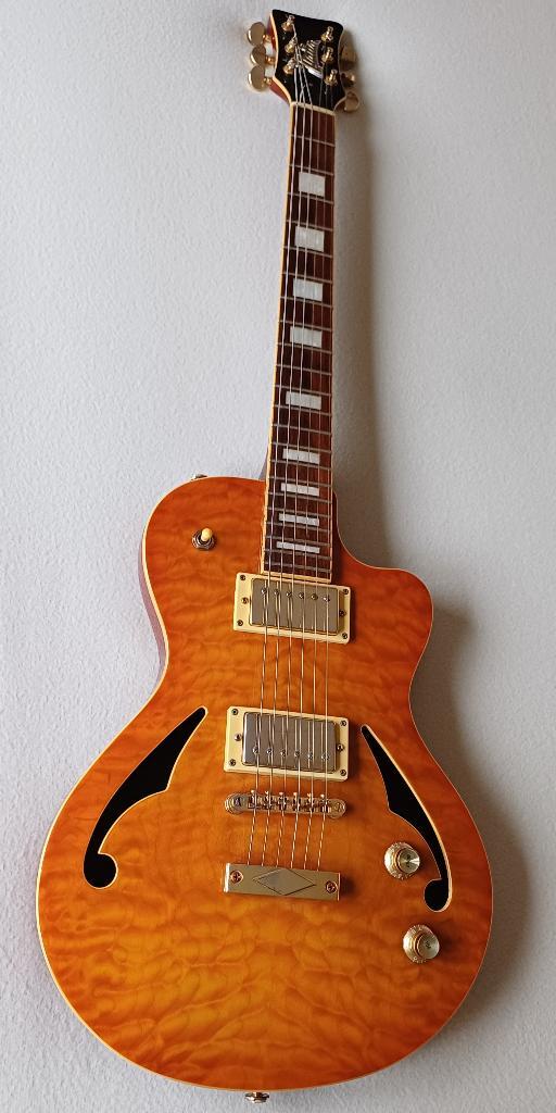 Italia Maranello Semitone Quilted Maple als nieuw, Muziek en Instrumenten, Snaarinstrumenten | Gitaren | Elektrisch, Zo goed als nieuw