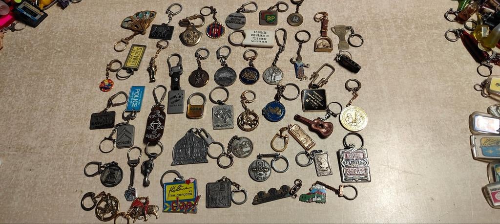 + de 4kg d'ancien porte clé année 90, Enlèvement