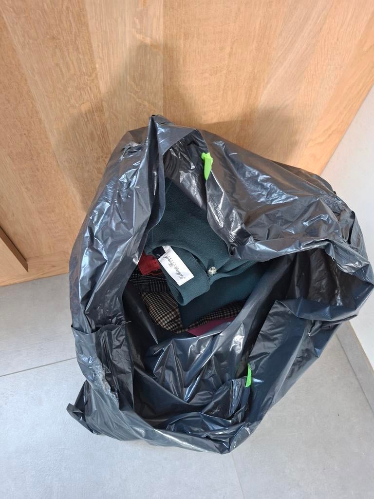 Groot pakket kledij, Ophalen, Zo goed als nieuw