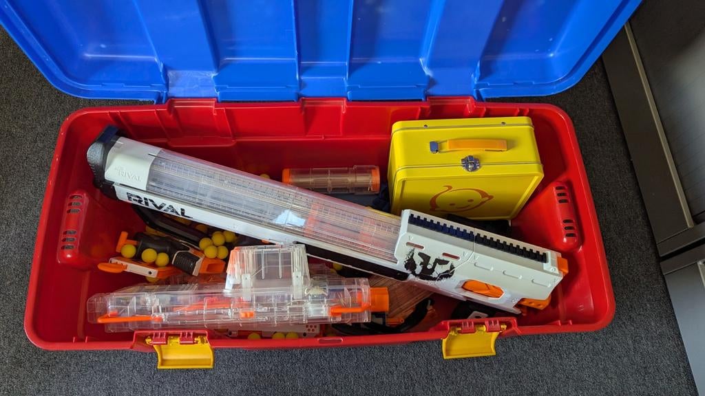 Lot NERF wapens met opbergbox, Ophalen