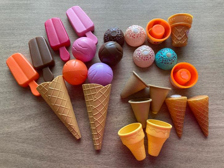 Speelgoed ijsjes - 23 stuks, Kinderen en Baby's, Speelgoed | Speelkeukens, Gebruikt, Speelkeuken-accessoire, Kunststof, Ophalen of Verzenden