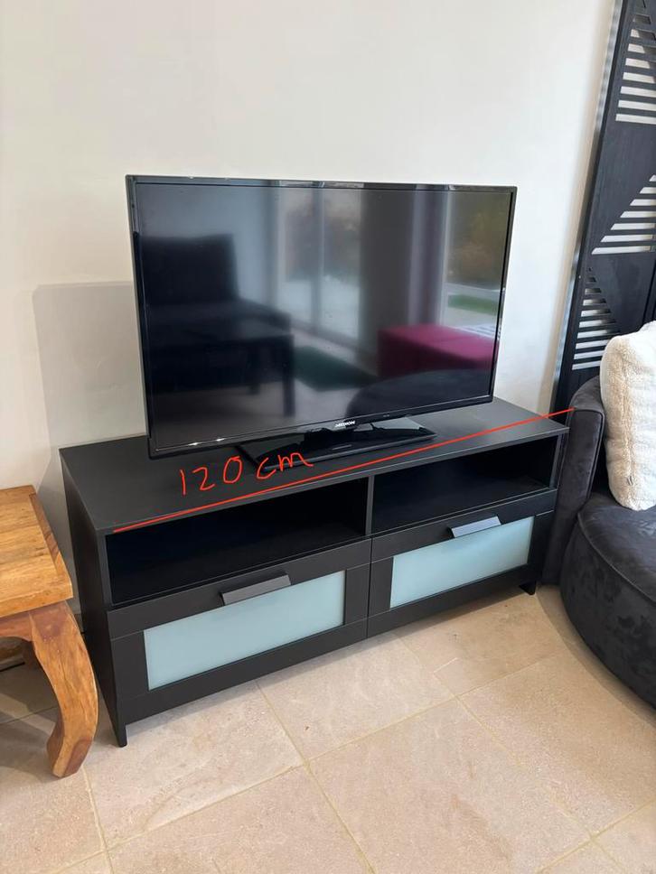 Meuble TV IKEA noir – 120 cm, Huis en Inrichting, Kasten |Televisiemeubels, Gebruikt, Minder dan 100 cm, 150 tot 200 cm, Overige houtsoorten